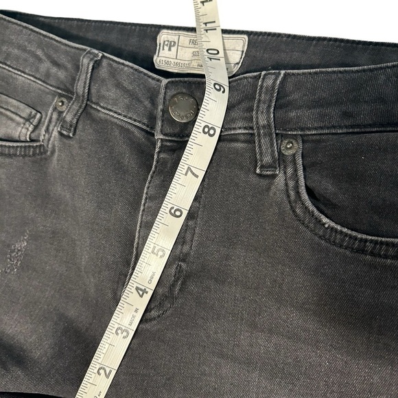 Free People Black Wash Raw Hem Skinny Jeans Sz 26 - Picture 9 of 11